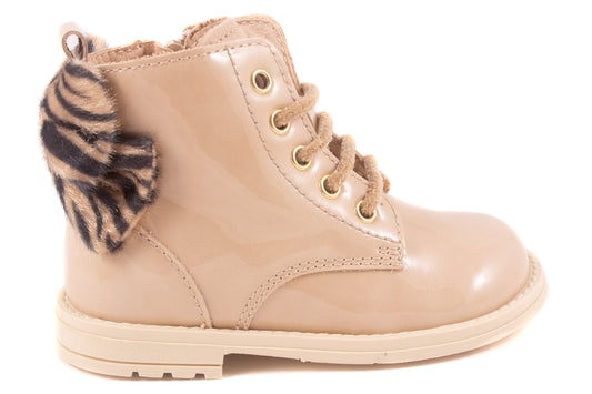 Laarsje Biker Beige Lak Zebra Strik