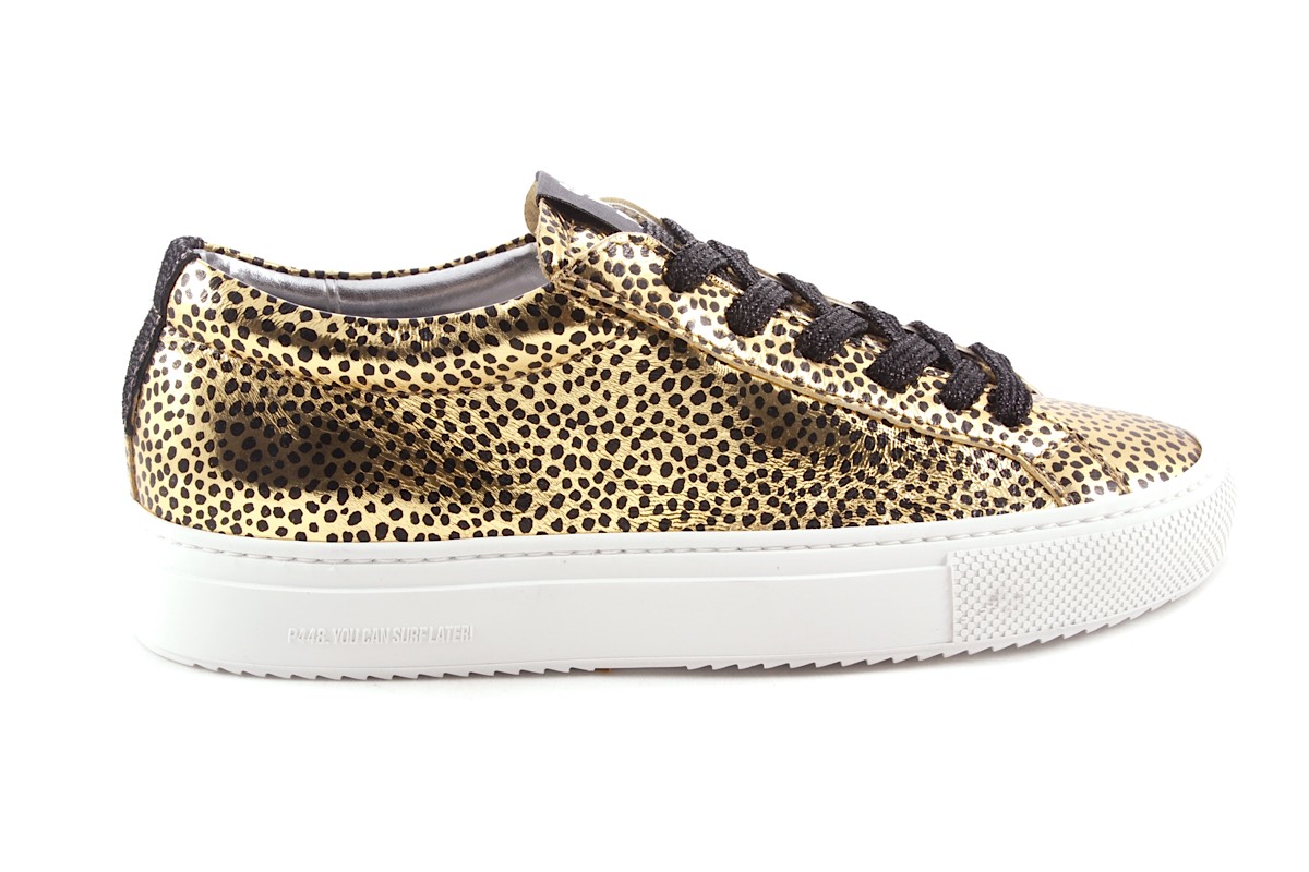 P448 sneaker goud met zwarte stippen